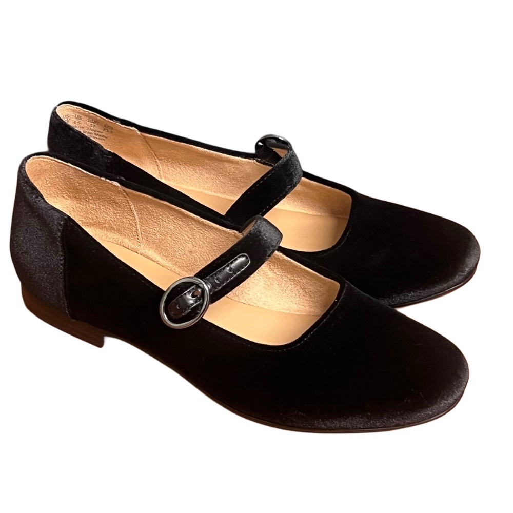 NWT Naturalizer Kelly Black Velvet Mary Jane Effortlessly Chic Flat  7 Wide